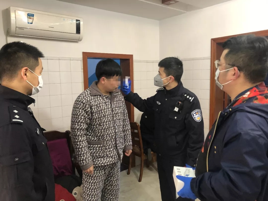 央视曝光毒衣服 家长务必警惕购买 影响儿童健康的危险衣物