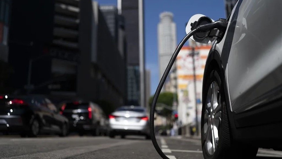 欲退回燃油车 对流量悬疑的魏建军