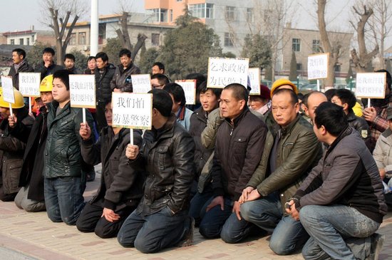 农民工讨薪无门 企业面临倒闭 供应商喊话百度吉利担责 极越欠债20亿